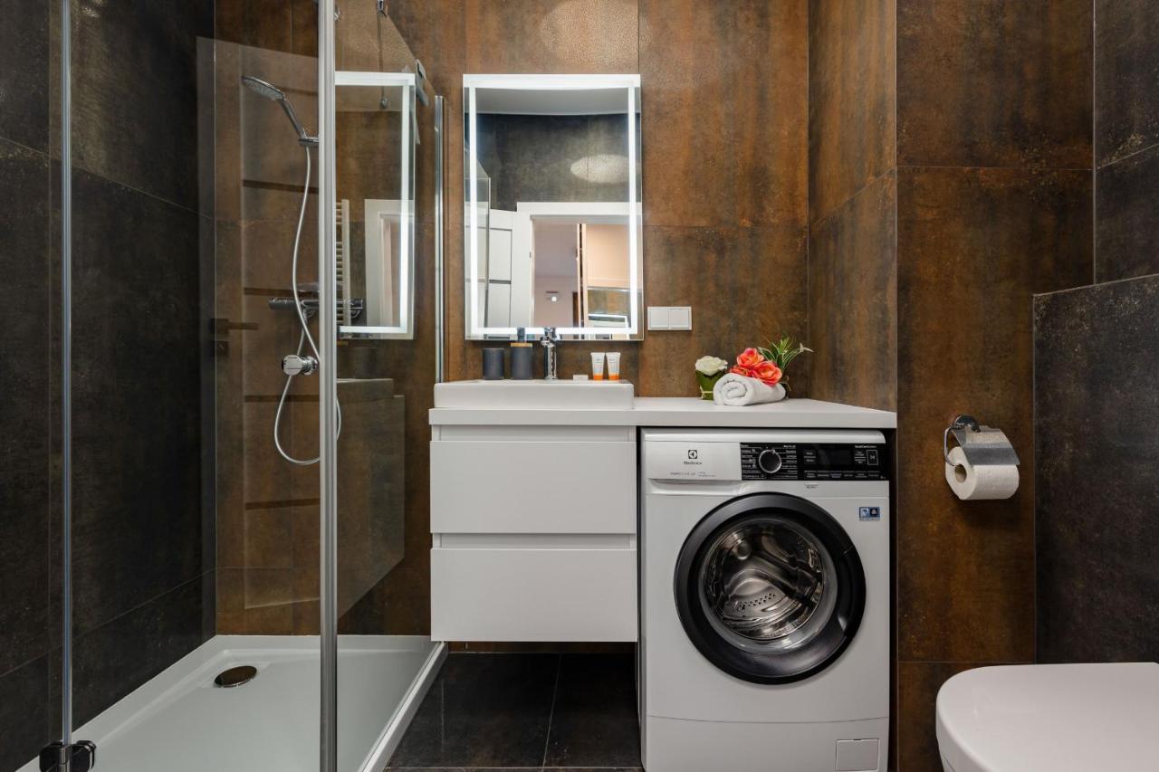 Srodmiescie Warsaw Muranow Apartments With Parking By Noclegi Renters Bagian luar foto