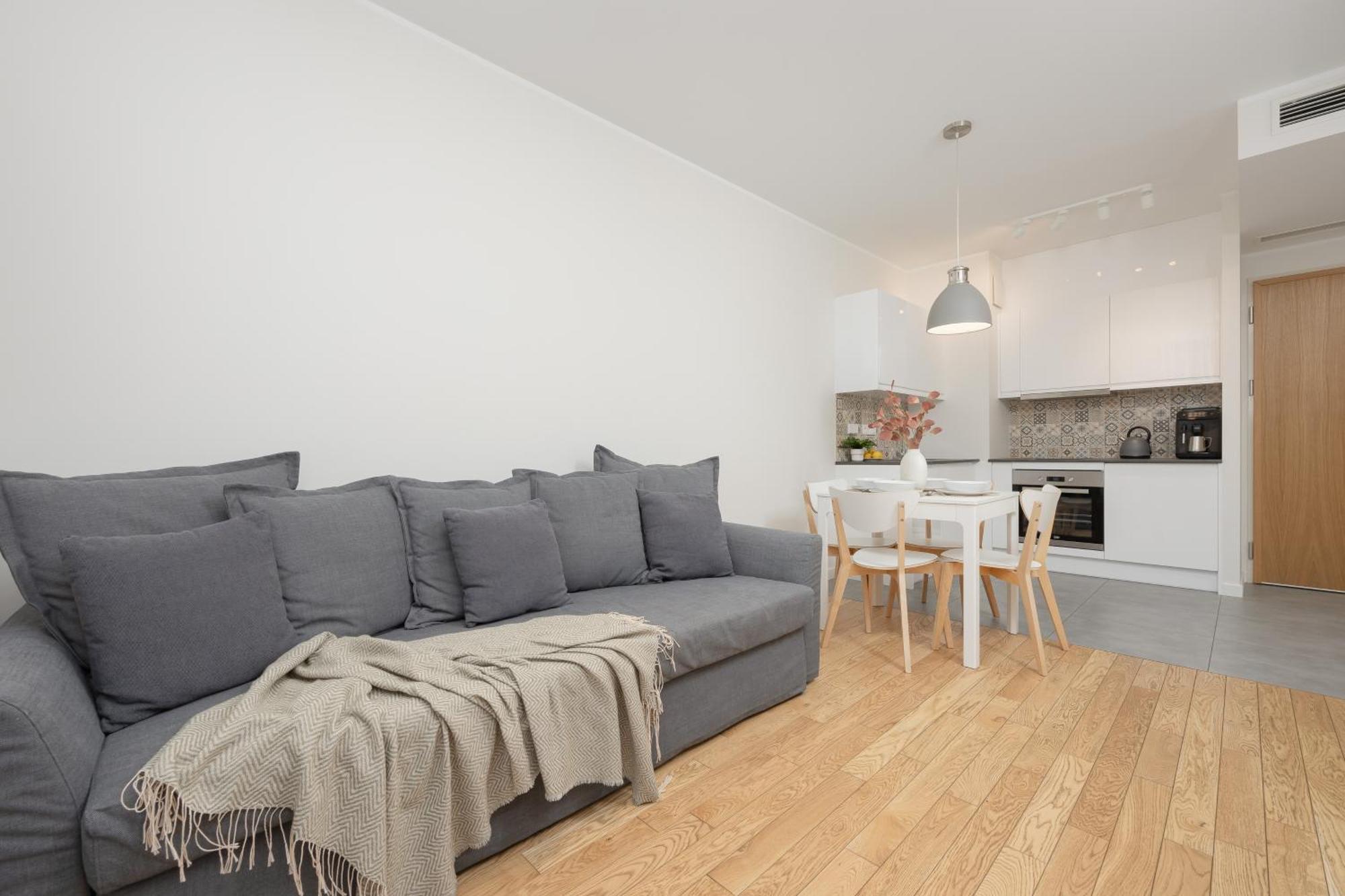 Srodmiescie Warsaw Muranow Apartments With Parking By Noclegi Renters Bagian luar foto
